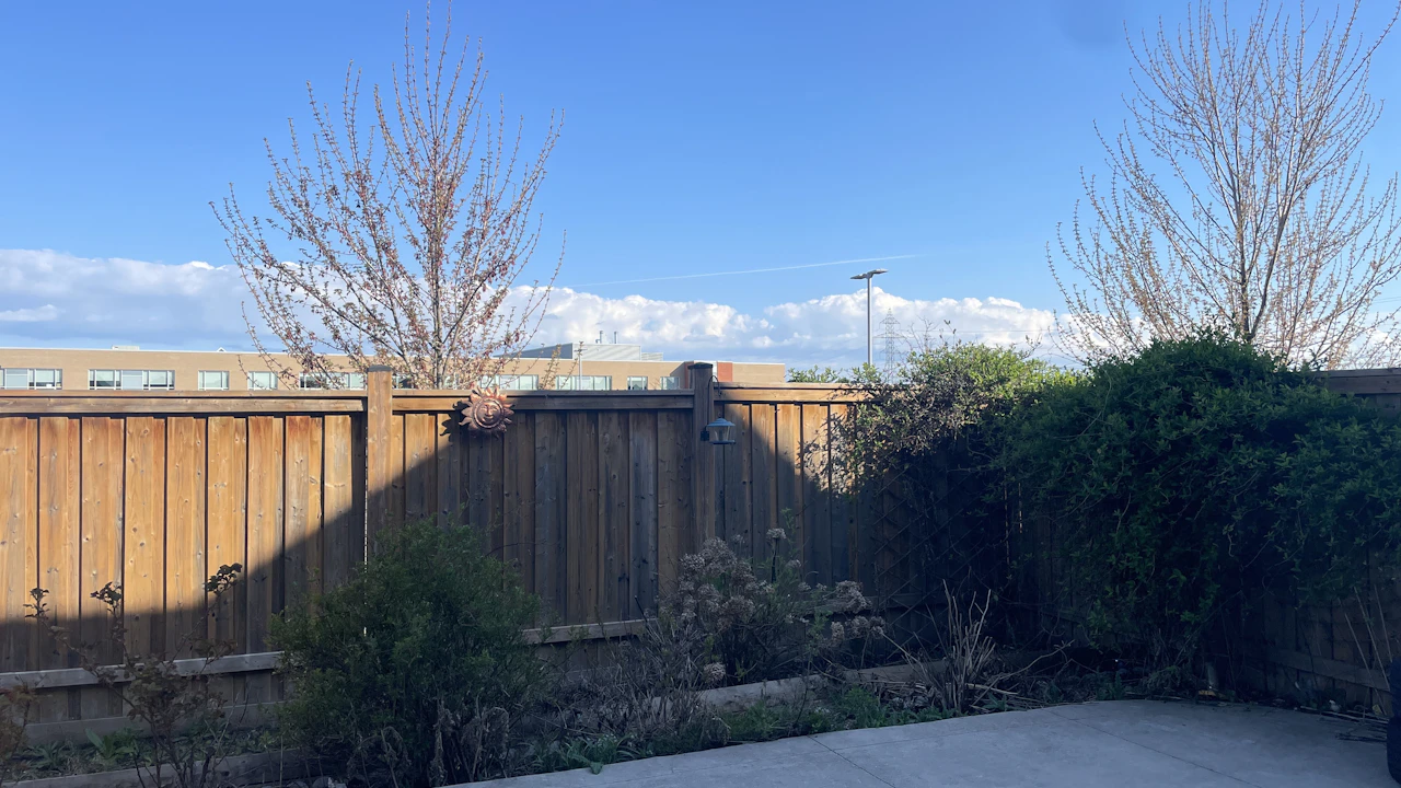Terrasse avant rénovation — dalle béton basique
